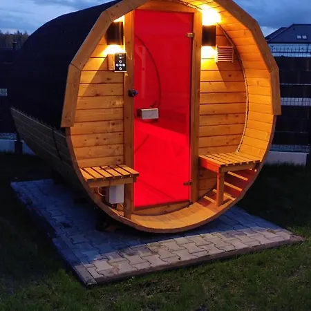 Sophia 70qm Bis 5 Gaeste Mit Fass-sauna, Whirlpool April Bis Oktober, 75qm Terrasse Und Eingezaeunten Garten Sieroslaw (Kamien)
