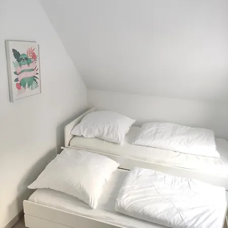 Feriehus Sophia 70qm Bis 5 Gaeste Mit Fass-sauna, Whirlpool April Bis Oktober, 75qm Terrasse Und Eingezaeunten Garten Sieroslaw (Kamien)