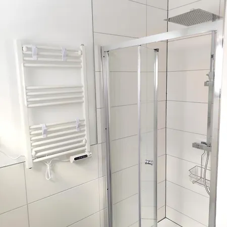 Sophia 70qm Bis 5 Gaeste Mit Fass-sauna, Whirlpool April Bis Oktober, 75qm Terrasse Und Eingezaeunten Garten Feriehus *
