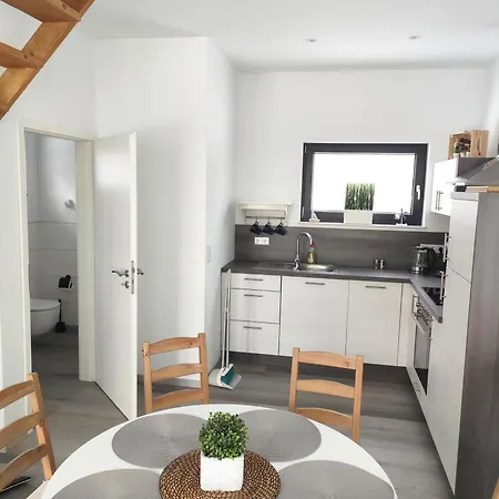 Sophia 70qm Bis 5 Gaeste Mit Fass-sauna, Whirlpool April Bis Oktober, 75qm Terrasse Und Eingezaeunten Garten Feriehus