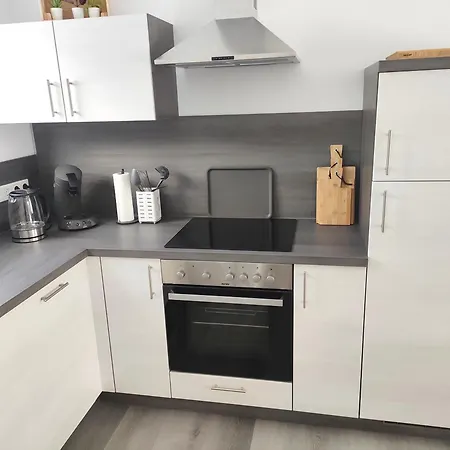 Sophia 70qm Bis 5 Gaeste Mit Fass-sauna, Whirlpool April Bis Oktober, 75qm Terrasse Und Eingezaeunten Garten Feriehus