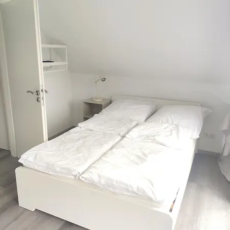 Sophia 70qm Bis 5 Gaeste Mit Fass-sauna, Whirlpool April Bis Oktober, 75qm Terrasse Und Eingezaeunten Garten Feriehus *