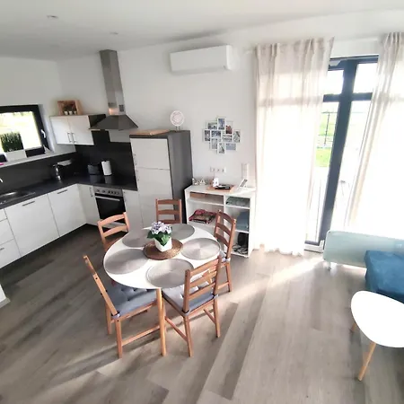 Sophia 70qm Bis 5 Gaeste Mit Fass-sauna, Whirlpool April Bis Oktober, 75qm Terrasse Und Eingezaeunten Garten Feriehus