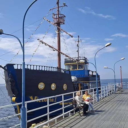 Sophia 70qm Bis 5 Gaeste Mit Fass-sauna, Whirlpool April Bis Oktober, 75qm Terrasse Und Eingezaeunten Garten Holiday home Sieroslaw (Kamien)